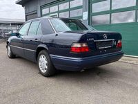 Gebraucht Mercedes E220 150 PS (110 kW) 1994 Blau Limousine