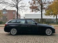 Gebraucht BMW 320 Advantage 204 PS (150 kW) 2021 Schwarz Kombi