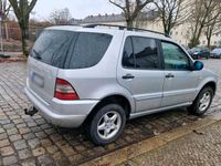 Gebraucht Mercedes ML320 218 PS (160 kW) 1998 Silber SUV