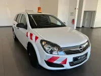 Używany Opel Astra Selection 90 KM (66 kW) 2010 Biały Kombi