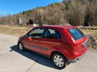 Gebraucht Ford Fiesta Ambiente 69 PS (50 kW) 2006 Rot Kleinwagen
