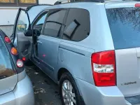 Gebraucht Kia Carnival 185 PS (136 kW) 2009 Silber Van / Kleinbus