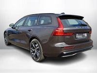 Gebraucht Volvo V60 Ultimate 197 PS (144 kW) 2024 Platinum grey / metallic Kombi