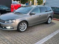 Usata VW Passat 140 CV (102 kW) 2012 Oro Station wagon