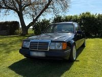 Używany Mercedes E300 113 KM (83 kW) 1990 Niebieski Sedan/Limuzyna