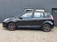 Gebraucht Renault Scénic III Dynamique 106 PS (77 kW) 2010 Schwarz Van / Kleinbus