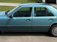 Second-hand Mercedes E230 132 CP (97 kW) 1992 Albastru Berlinǎ