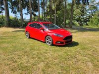 Second-hand Ford Focus ST 250 CP (183 kW) 2016 Roșu Berlinǎ