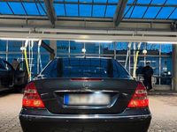 Gebraucht Mercedes E320 224 PS (164 kW) 2005 Blau Limousine