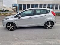 Gebraucht Ford Fiesta 82 PS (60 kW) 2010 Silber Kleinwagen