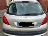 gebraucht Peugeot 207 mit 75.000 km, Kleinwagen, Auto, Fahrzeug, fahren