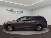 Neu Ford Focus Titanium 125 PS (91 kW) 2025 Magneticgrau (metallic) Kombi