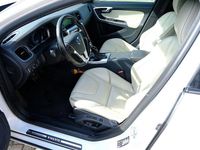 Gebraucht Volvo V60 163 PS (119 kW) 2015 Weiß Kombi