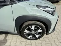 Neu Toyota Aygo X 117 PS (86 kW) 2026 Urban khaki/black SUV