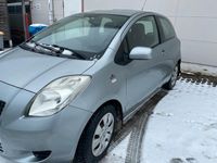 Gebraucht Toyota Yaris 70 PS (51 kW) 2005 Silber Kleinwagen