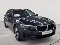 Gebraucht BMW 520 Sport Line 184 PS (135 kW) 2023 Sophistograu brillanteffekt metallic Kombi