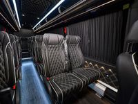 Gebraucht Mercedes Sprinter 190 PS (139 kW) 2024 Schwarz Van