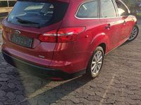 Gebraucht Ford Focus Trend 125 PS (91 kW) 2015 Rot Kombi