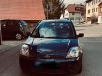 Second-hand Ford Fiesta 69 CP (50 kW) 2004 Albastru Hatchback