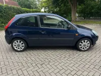 Gebraucht Ford Fiesta Ambiente 80 PS (58 kW) 2005 Dunkelblau Kleinwagen