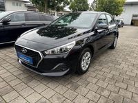 Gebraucht Hyundai i30 Select 95 PS (69 kW) 2019 Schwarz Limousine