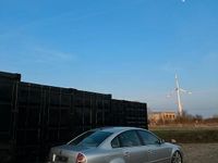 Second-hand VW Passat 131 CP (96 kW) 2000 Argintiu Berlinǎ