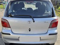 Gebraucht Toyota Yaris 85 PS (62 kW) 2002 Silber Kleinwagen