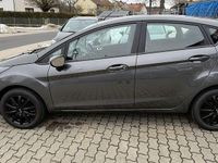 Gebraucht Ford Fiesta Trend 82 PS (60 kW) 2016 Grau Limousine