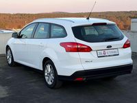 Gebraucht Ford Focus 120 PS (88 kW) 2015 Frostweiß Kombi