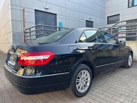 Gebraucht Mercedes E220 Elegance 170 PS (125 kW) 2012 Schwarz Limousine