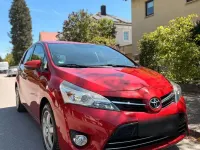 Gebraucht Toyota Verso Executive 177 PS (130 kW) 2014 Rot Van / Kleinbus