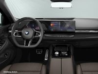 Gebraucht BMW 520 M Sport 197 PS (144 kW) 2025 Mineralweiß Kombi