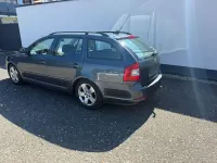 Gebraucht Skoda Octavia Ambiente 160 PS (117 kW) 2010 Grau Kombi