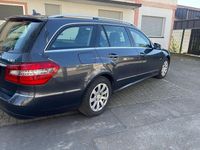 Gebraucht Mercedes E220 Elegance 170 PS (125 kW) 2011 Schwarz Limousine