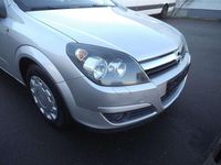 Gebraucht Opel Astra Enjoy 105 PS (77 kW) 2004 Silber Limousine
