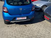 Gebraucht Dacia Sandero 90 PS (66 kW) 2012 Blau Kombi