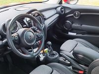 Gebraucht Mini Cooper 136 PS (100 kW) 2019 Rot Kleinwagen