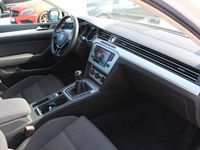 Gebraucht VW Passat Comfortline 150 PS (110 kW) 2017 Weiß Limousine
