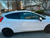 Gebraucht Ford Fiesta 60 PS (44 kW) 2009 Weiß Kleinwagen