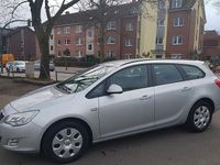 Gebraucht Opel Astra 131 PS (96 kW) 2012 Argonsilber Kombi