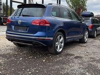 Gebraucht VW Touareg Executive 262 PS (192 kW) 2016 Blau SUV