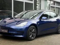 Gebraucht Tesla Model 3 Standard Range 208 kW (283 PS) 2022 Deep blue metallic Limousine