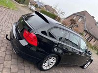 Gebraucht BMW 318 143 PS (105 kW) 2012 Schwarz Kombi