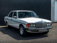Second-hand Mercedes 250 1979 Alb Berlinǎ