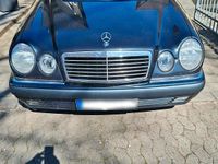 Gebraucht Mercedes E240 170 PS (125 kW) 1998 Schwarz Limousine