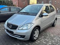 Używany Mercedes A160 95 KM (69 kW) 2011 Srebrny Hatchback