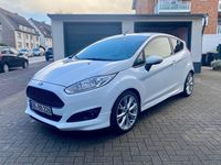 Gebraucht Ford Fiesta 125 PS (91 kW) 2013 Weiß Kleinwagen