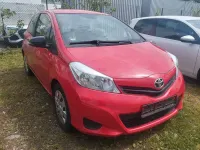 Gebraucht Toyota Yaris Cool 99 PS (72 kW) 2013 Rot Kleinwagen
