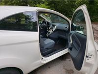 Gebraucht Ford Ka Cool & Sound Edition 69 PS (50 kW) 2012 Weiß Kleinwagen