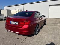 Usata BMW 318 143 CV (105 kW) 2014 Rosso Berlina
